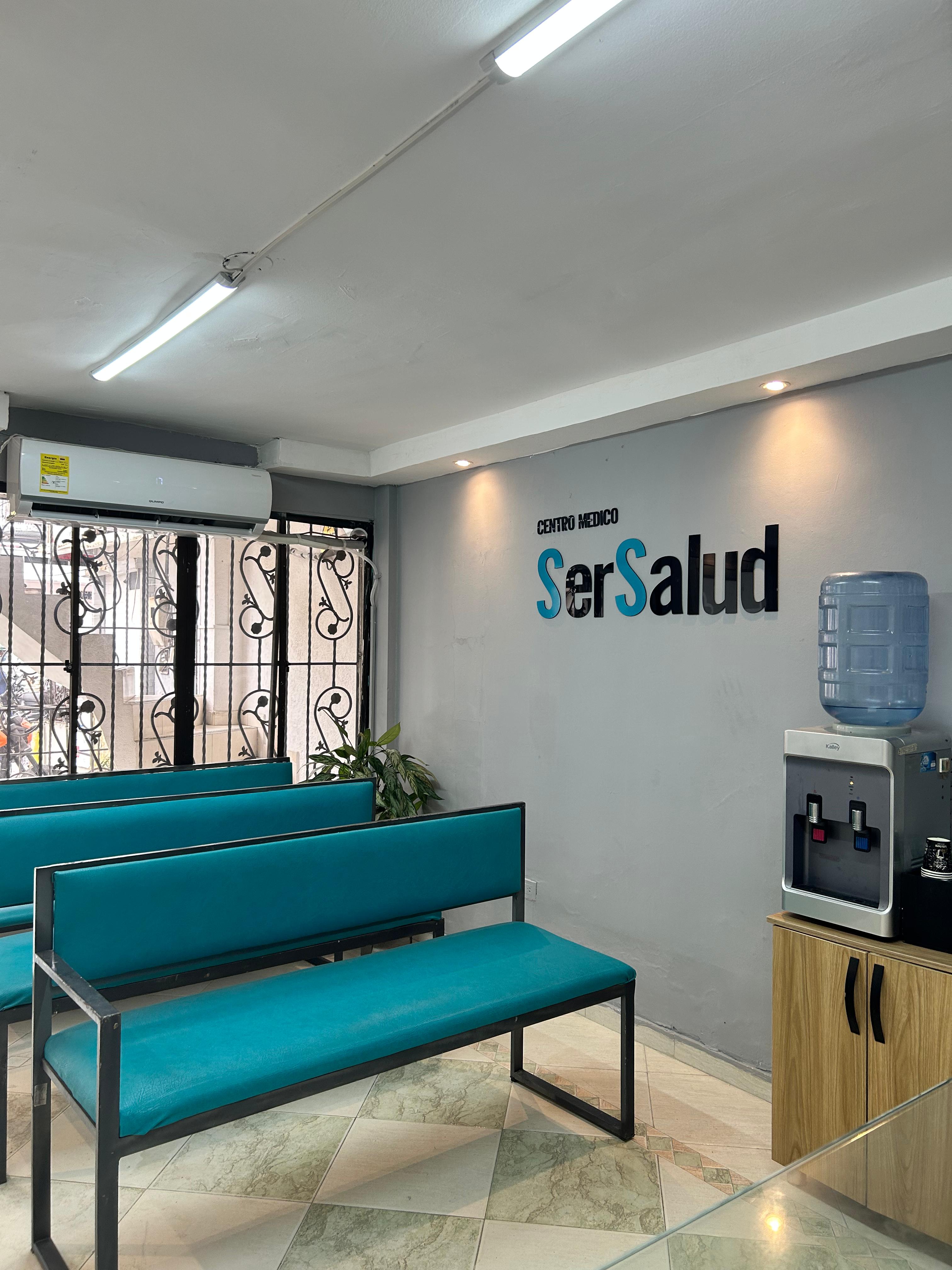 Sala de espera del Centro Médico SERSALUD